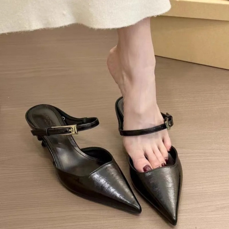Women Fashion Trend 2026 - Женские туфли-мюли с острым носком на