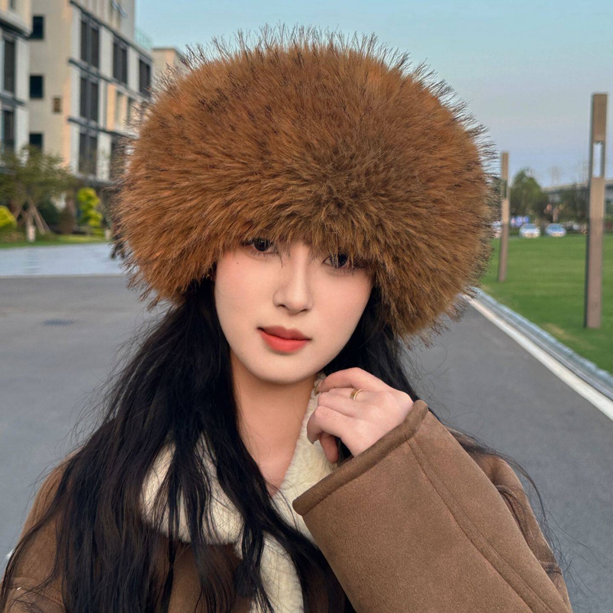 Women Fashion Hats - Мягкая плюшевая шапка из искусственного меха